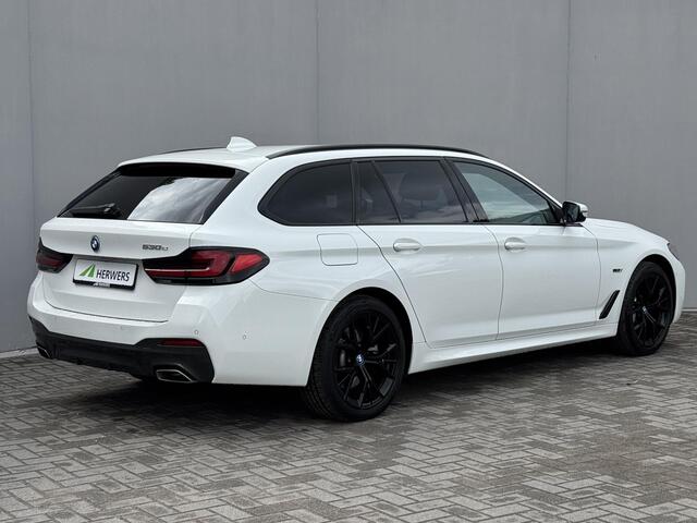 BMW 5-SERIE Touring 530e High Executive M-SPORT INDIVIDUAL / Dealer Onderhouden / Harman Kardon / 1.700 kg Trekgewicht / Elektrische Verstelbare Stoelen / Stoelverwarming / Parkeersensoren Voor en Achter / Elek. Achterklep / Navigatie /