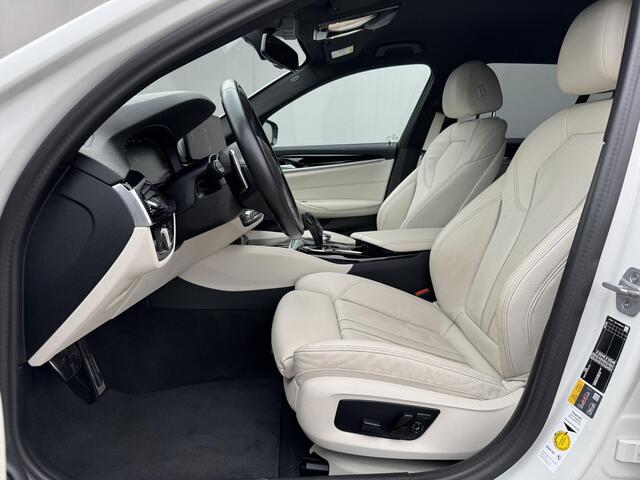 BMW 5-SERIE Touring 530e High Executive M-SPORT INDIVIDUAL / Dealer Onderhouden / Harman Kardon / 1.700 kg Trekgewicht / Elektrische Verstelbare Stoelen / Stoelverwarming / Parkeersensoren Voor en Achter / Elek. Achterklep / Navigatie /