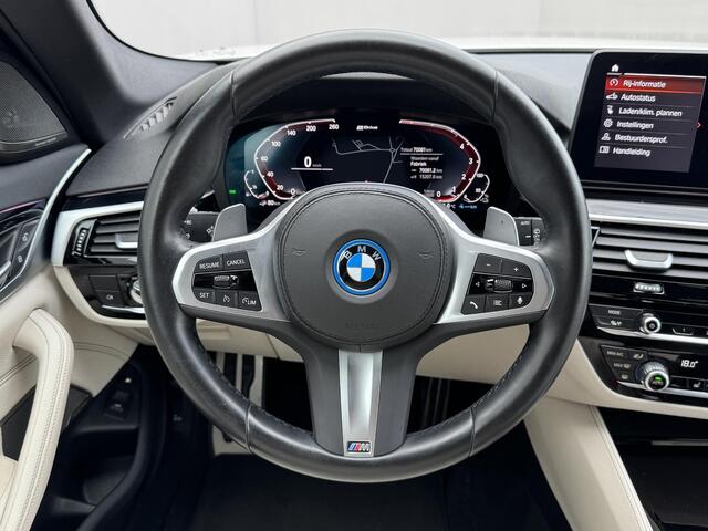 BMW 5-SERIE Touring 530e High Executive M-SPORT INDIVIDUAL / Dealer Onderhouden / Harman Kardon / 1.700 kg Trekgewicht / Elektrische Verstelbare Stoelen / Stoelverwarming / Parkeersensoren Voor en Achter / Elek. Achterklep / Navigatie /