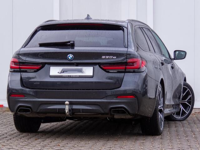 BMW 5-SERIE Touring 530e xDrive M-SPORT ** LASER, LEDER, PANORAMA, TREKH, SOPHISTO GRAU ** ¤ 35.000,= onder NP - 1e EIG ** ** INFORMEER OOK NAAR ONZE AANTREKKELIJKE FINANCIAL-LEASE TARIEVEN **