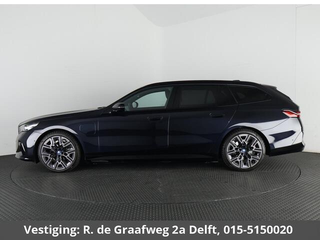 BMW 5-SERIE Touring 530e M-Pakket | Harman Kardon | Elektrisch wegklapbare trekhaak | Leder | december '25 | NL Auto