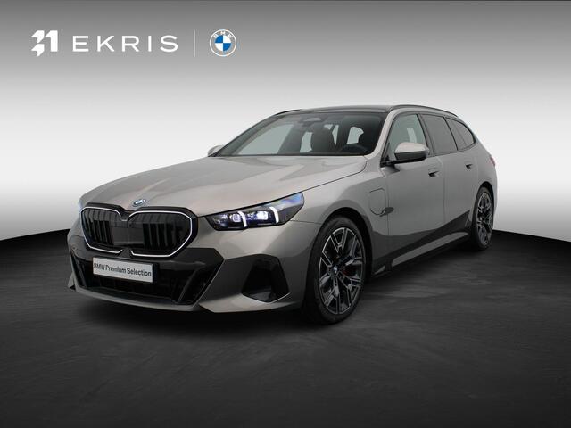 BMW 5-SERIE Touring 530e M Sport Edition | Innovation Pack | Stuurwielrand Verwarmd | Trekhaak | Panoramadak | Driving Assistant Plus | Harman Kardon | 20''