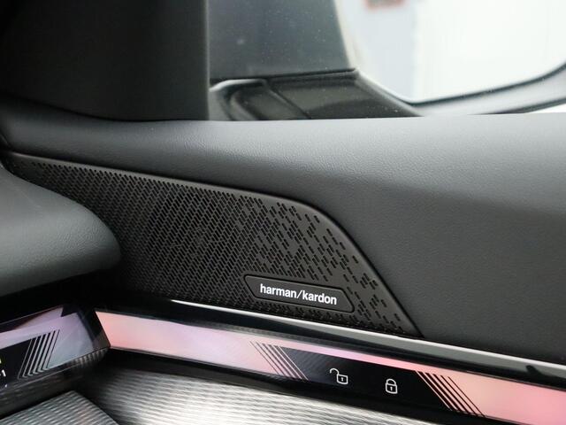 BMW 5-SERIE Touring 530e M Sport Edition | Innovation Pack | Stuurwielrand Verwarmd | Trekhaak | Panoramadak | Driving Assistant Plus | Harman Kardon | 20''