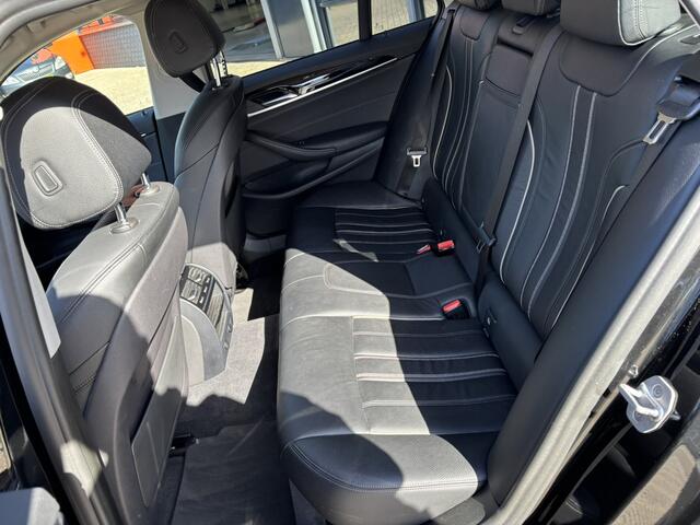 BMW 5-SERIE Touring 530i xDrive Executive / Navi / Trekhaak Wegklapbaar / Elektrische achterklep / Winterset Beschikbaar /