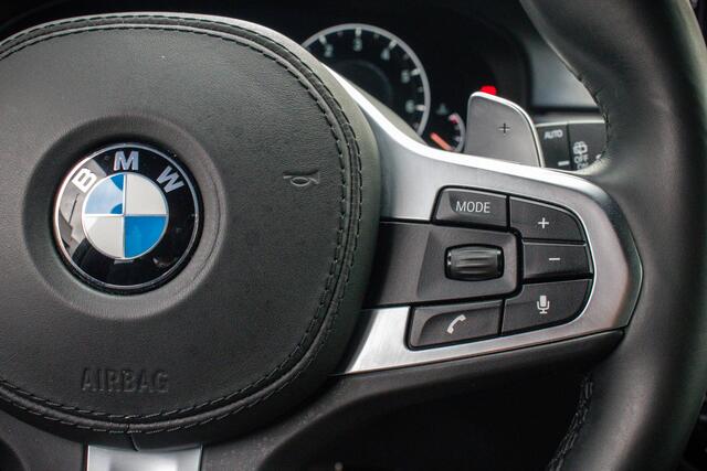 BMW 5-SERIE Touring 530i High Executive | M-pakket | Lederen Bekleding