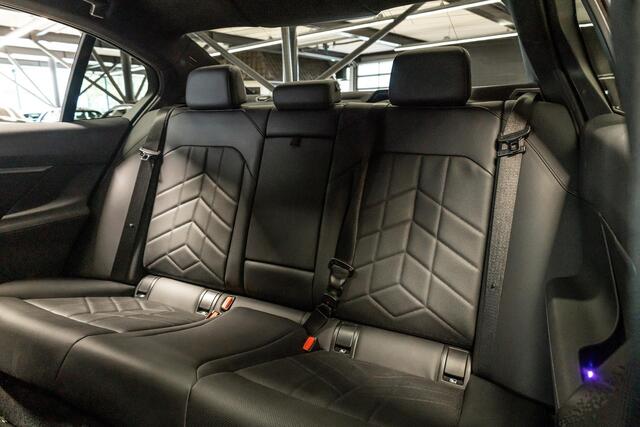BMW 5-SERIE Touring 530e M Sport Edition Panoramadak | H&K | Stoelventilatie