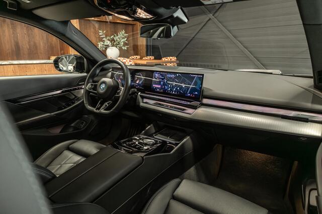 BMW 5-SERIE Touring 530e M Sport Edition Panoramadak | H&K | Stoelventilatie