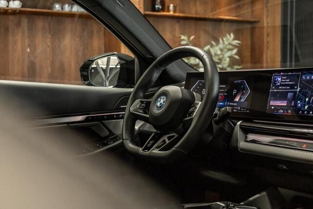 BMW 5-SERIE Touring 530e M Sport Edition Panoramadak | H&K | Stoelventilatie