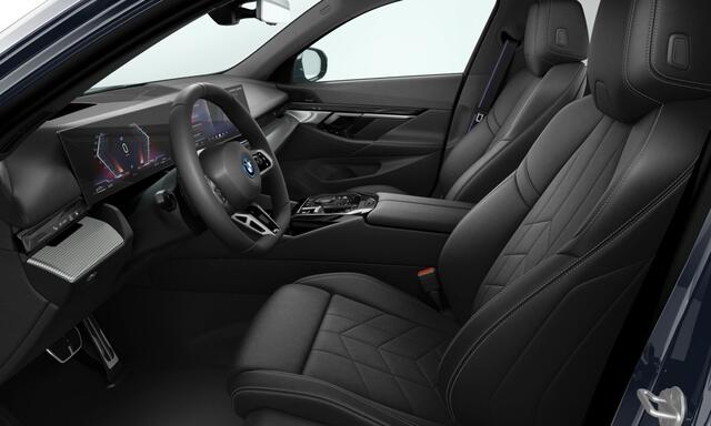 BMW 5-SERIE Touring 530e M-Sport Pro - Pano - 21 inch - Head-up - Trekhaak - Harman Kardon