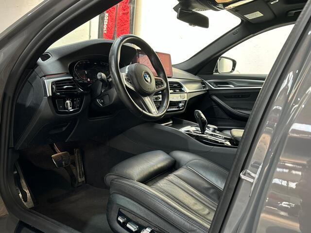 BMW 5-SERIE 530i High Executive | M-Sport | 19 inch | Schuifdak | Keyless | Adapt. Cruise | NL auto | BTW |