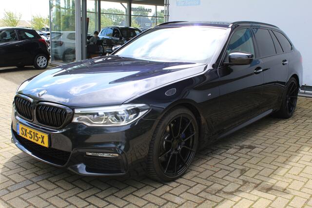 BMW 5-SERIE Touring 530i High Executive M-sport | Incl. 12 maanden garantie | Panoramadak | Dodehoek detectie | Geheugenstoelen | Parkeercamera | Standkachel | Head-up display | Elektrisch uitklapbare trekhaak | Stoelverwarming | Draadloze telefoonlader | Luxe leder