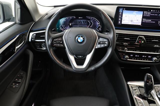 BMW 5-SERIE TOURING 530E BUSINESS EDITION PLUS -POWER SEATS|STOEL&STUURWIELVERWARMING|TREKHAAK|CAMERA