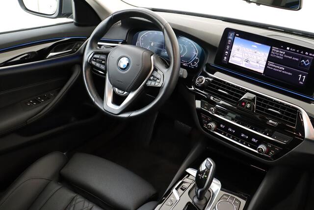 BMW 5-SERIE TOURING 530E BUSINESS EDITION PLUS -POWER SEATS|STOEL&STUURWIELVERWARMING|TREKHAAK|CAMERA