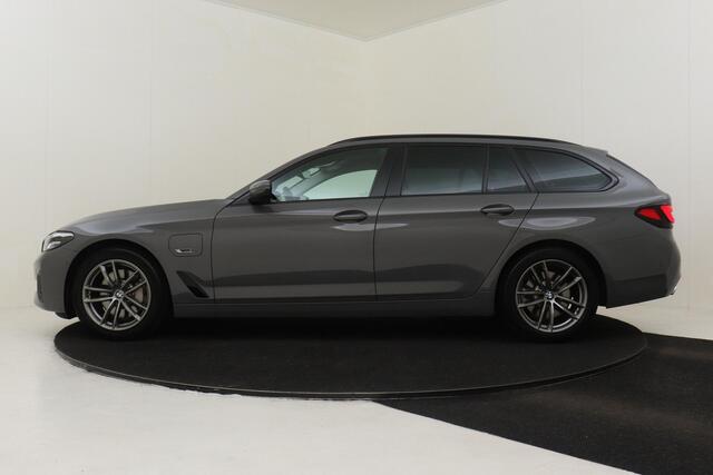 BMW 5-SERIE TOURING 530E BUSINESS EDITION PLUS -POWER SEATS|STOEL&STUURWIELVERWARMING|TREKHAAK|CAMERA