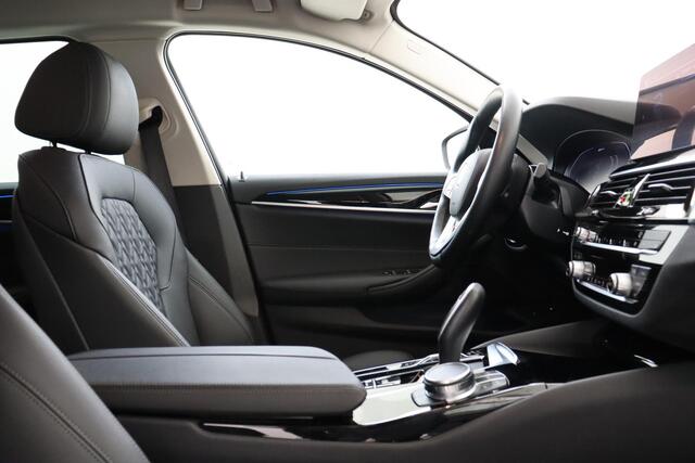 BMW 5-SERIE TOURING 530E BUSINESS EDITION PLUS -POWER SEATS|STOEL&STUURWIELVERWARMING|TREKHAAK|CAMERA