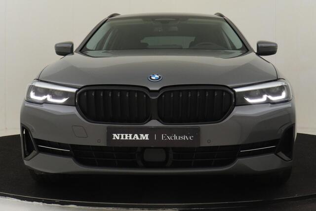 BMW 5-SERIE TOURING 530E BUSINESS EDITION PLUS -POWER SEATS|STOEL&STUURWIELVERWARMING|TREKHAAK|CAMERA