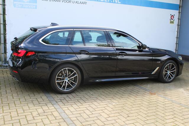 BMW 5-SERIE Touring 520e Business Edition Plus M-sport | Incl. 12 maanden Garantie | 1e Eigenaar | BMW Laser koplampen | Elektrisch verstelbare stoelen met memory | Stoelverwarming | Apple CarPlay/Android Auto | Elektrisch verstelbaar stuur | Elektrische kofferbakkle