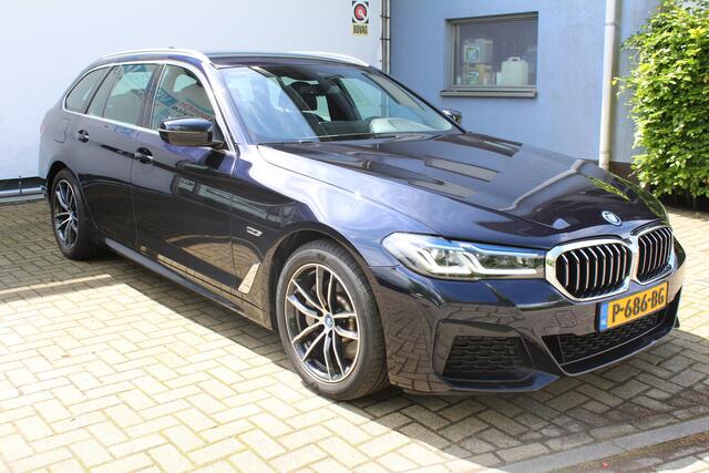 BMW 5-SERIE Touring 520e Business Edition Plus M-sport | Incl. 12 maanden Garantie | 1e Eigenaar | BMW Laser koplampen | Elektrisch verstelbare stoelen met memory | Stoelverwarming | Apple CarPlay/Android Auto | Elektrisch verstelbaar stuur | Elektrische kofferbakkle