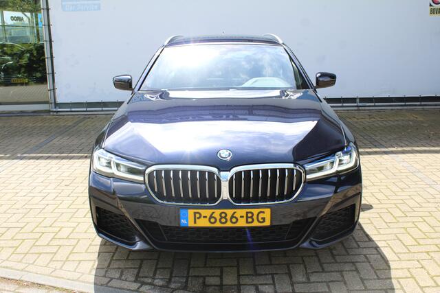 BMW 5-SERIE Touring 520e Business Edition Plus M-sport | Incl. 12 maanden Garantie | 1e Eigenaar | BMW Laser koplampen | Elektrisch verstelbare stoelen met memory | Stoelverwarming | Apple CarPlay/Android Auto | Elektrisch verstelbaar stuur | Elektrische kofferbakkle