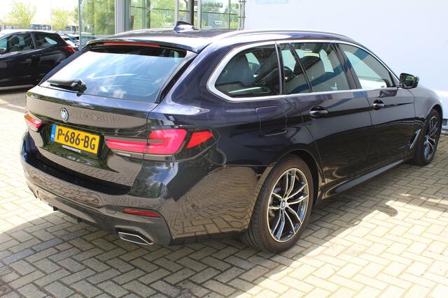 BMW 5-SERIE Touring 520e Business Edition Plus M-sport | Incl. 12 maanden Garantie | 1e Eigenaar | BMW Laser koplampen | Elektrisch verstelbare stoelen met memory | Stoelverwarming | Apple CarPlay/Android Auto | Elektrisch verstelbaar stuur | Elektrische kofferbakkle