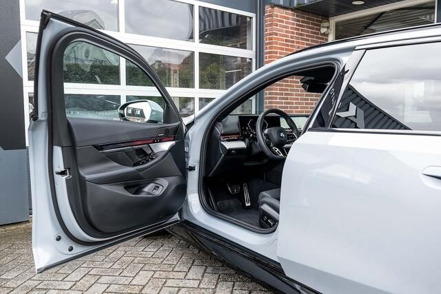 BMW 5-SERIE 520i Touring M Sport | Harman/Kardon | Driving Ass. Plus | Trekhaak | Stoelverwarming | 20' Inch |