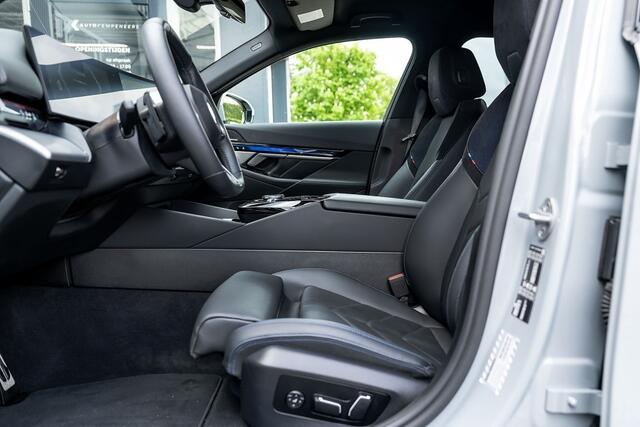 BMW 5-SERIE 520i Touring M Sport | Harman/Kardon | Driving Ass. Plus | Trekhaak | Stoelverwarming | 20' Inch |