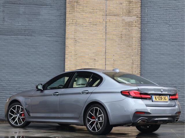 BMW 5-SERIE 530e High Executive M Sport Schuifdak | HUD | Massage | ACC | Comfortstoelen | Haak