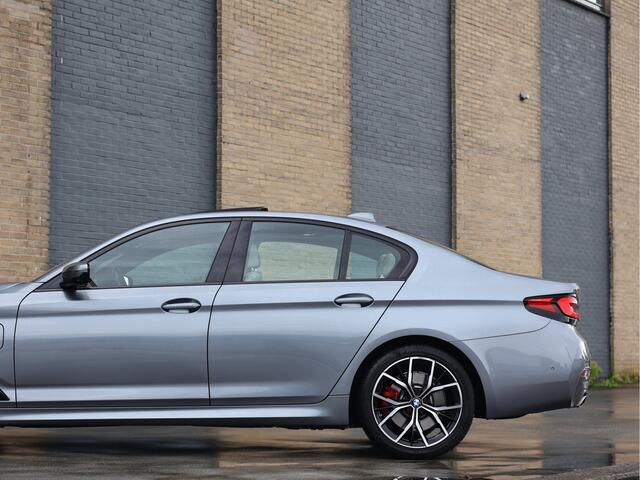 BMW 5-SERIE 530e High Executive M Sport Schuifdak | HUD | Massage | ACC | Comfortstoelen | Haak