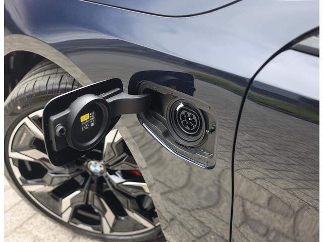 BMW 5-SERIE 550e Touring xDrive | Pano - Trekhaak - HUD