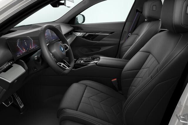 BMW 5-SERIE Touring 530e M Sport Edition | M Sportpakket Pro | Innovation Pack | Travel Pack | Comfort Pack | Trekhaak
