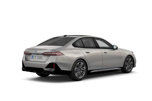 BMW 5-SERIE Sedan 530e M Sport Edition | M Sportpakket | Innovation Pack | Travel Pack | Comfort Pack