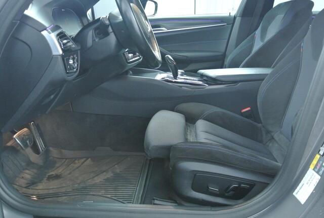 BMW 5-SERIE 545e xDrive M-Sport | Shadow Line | Parking Pack | Sfeerverlichting | Stoel & Stuur Verwarming |
