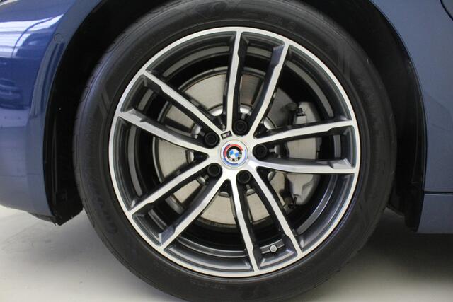 BMW 5-SERIE Touring 530e High Executive | Adaptief Onderstel | Panorama Dak | Keyless | Comfort Stoelen | Driver Ass Prof. | Laser | Head Up | Shadow Line