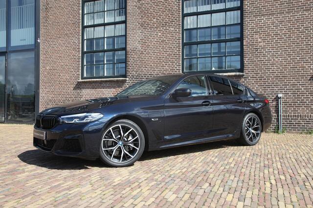 BMW 5-SERIE 530e M Sport |HIFI|Stuurver|Drivingass|CarbonZwart|