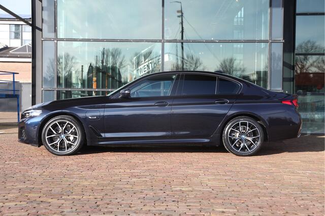 BMW 5-SERIE 530e M Sport |HIFI|Stuurver|Drivingass|CarbonZwart|