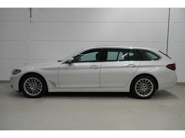 BMW 5-SERIE Touring 530i Panoramadak | Laser | Head Up | Elektr. Trekhaak