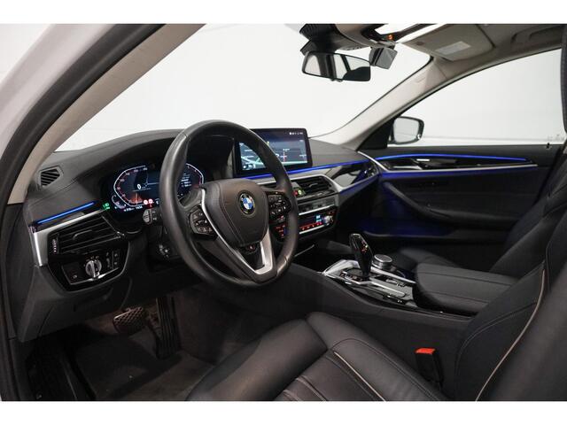 BMW 5-SERIE Touring 530i Panoramadak | Laser | Head Up | Elektr. Trekhaak