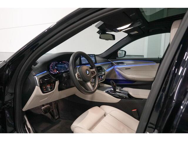 BMW 5-SERIE Touring 520i M-Sport | Panoramadak | Adapt. Cruise Control