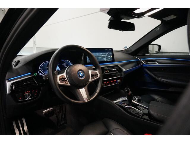 BMW 5-SERIE 530e xDrive M-Sport | Schuifdak | Harman Kardon | Head Up