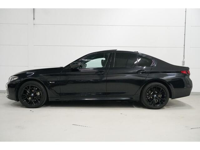BMW 5-SERIE 530e xDrive M-Sport | Schuifdak | Harman Kardon | Head Up