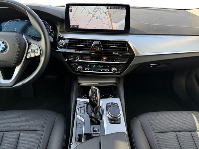 BMW 5-SERIE Touring 5 Serie Touring 530e High Executive I Trekhaak I Leder I Camera