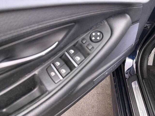BMW 5-SERIE Touring 520i Aut. M-Pakket Pano/Trekhaak/Camera/Leder/Nav/ El.Klep/Stoelverw.