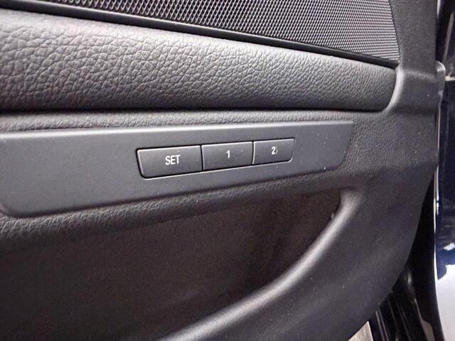 BMW 5-SERIE Touring 520i Aut. M-Pakket Pano/Trekhaak/Camera/Leder/Nav/ El.Klep/Stoelverw.