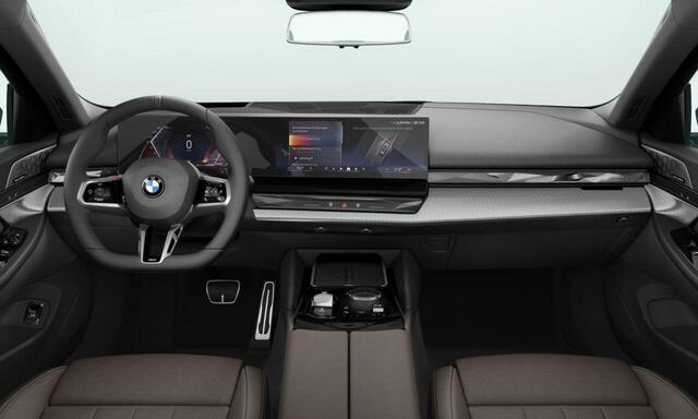 BMW 5-SERIE Touring 520i M Sportpakket Pro | Comfort Pack | Innovation Pack | Travel Pack | Bowers & Wilkins