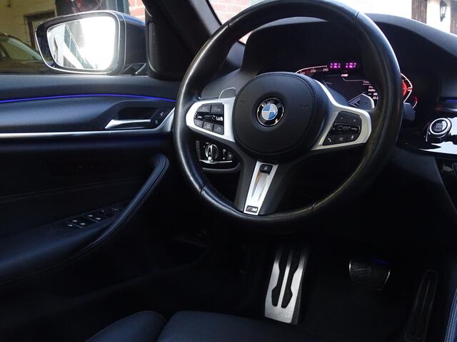 BMW 5-SERIE Touring 530i xDrive M-sport High EXE FULL OPTIONS