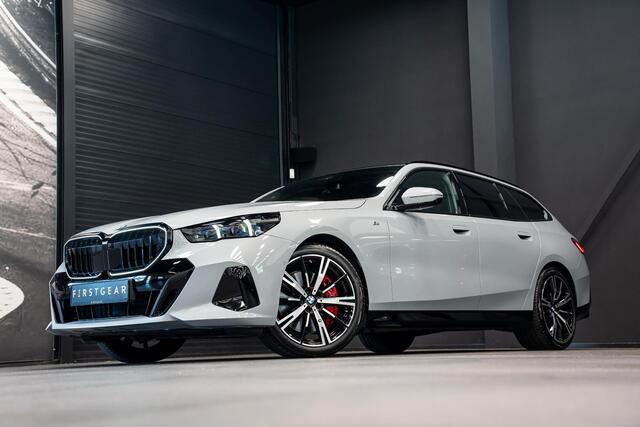 BMW 5-SERIE Touring 540d xDrive *M-Sport Pro / Panorama / Harman-Kardon / HUD / Surround-view*