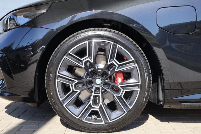 BMW 5-SERIE Touring 530e | M Sport Pro | Driving Assistant Plus | Bowers & Wilkins | Trekhaak | Innovation Pack | Glazen Panoramadak