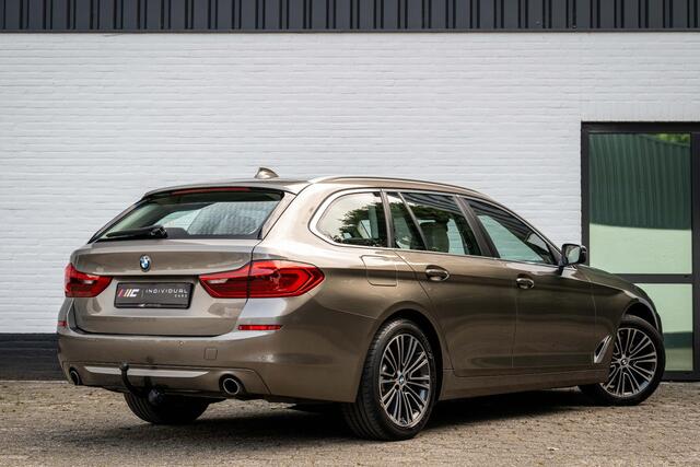 BMW 5-SERIE Touring 520i Executive Leder Trekhaak LED Orig NL Auto