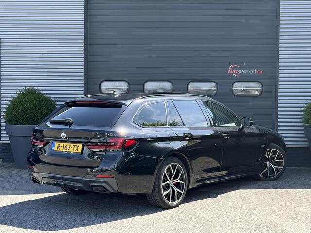 BMW 5-SERIE Touring 530e M-Sport | Panoramadak | Camera | Head-Up Display | Elektrische Trekhaak | Elektrische Achterklep |