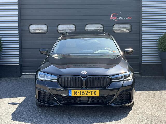 BMW 5-SERIE Touring 530e M-Sport | Panoramadak | Camera | Head-Up Display | Elektrische Trekhaak | Elektrische Achterklep |